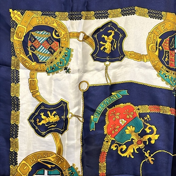 Industria Scarf - Picture 2 of 3